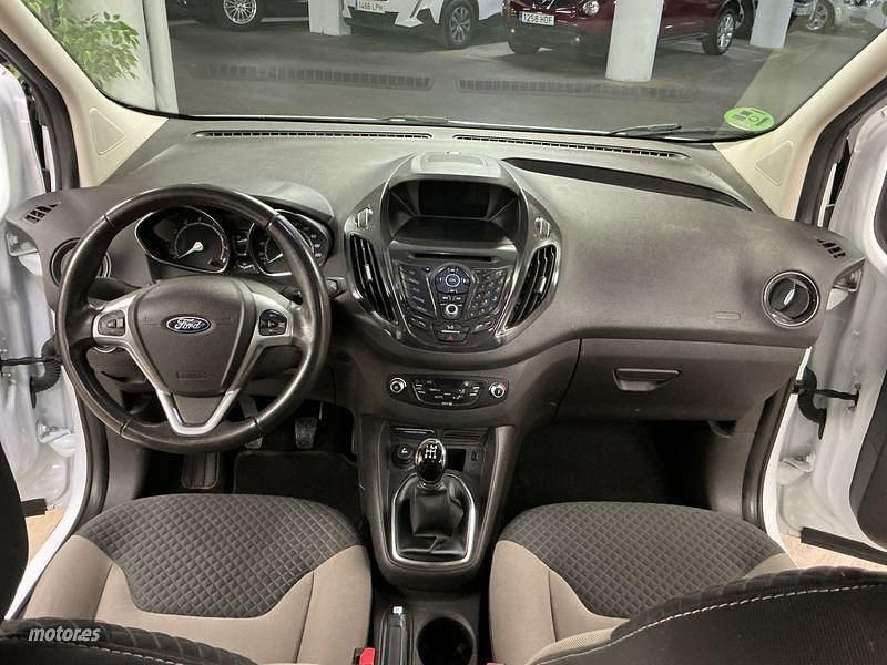 Usado Ford Tourneo Courier Sport 102 CV (75 kW) 2017 Blanco Monovolumen