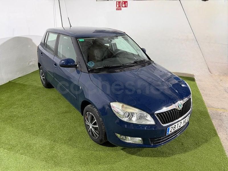 Usado Skoda Fabia Active 60 CV (44 kW) 2012 Azul Berlina