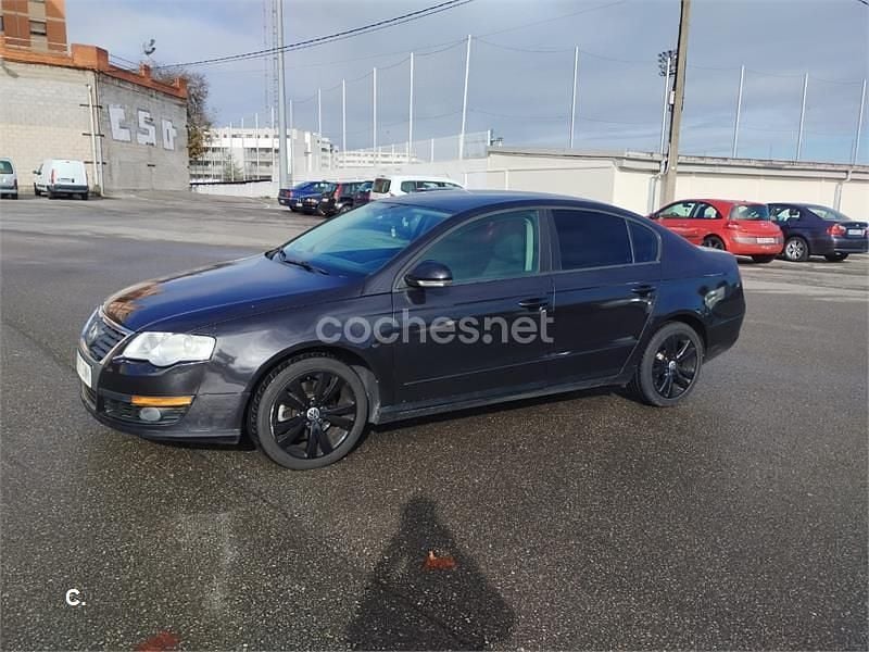 Negro Usado 2010 VW Passat Advance Berlina | 6900 € (Precio justo) - Imagen 1/4