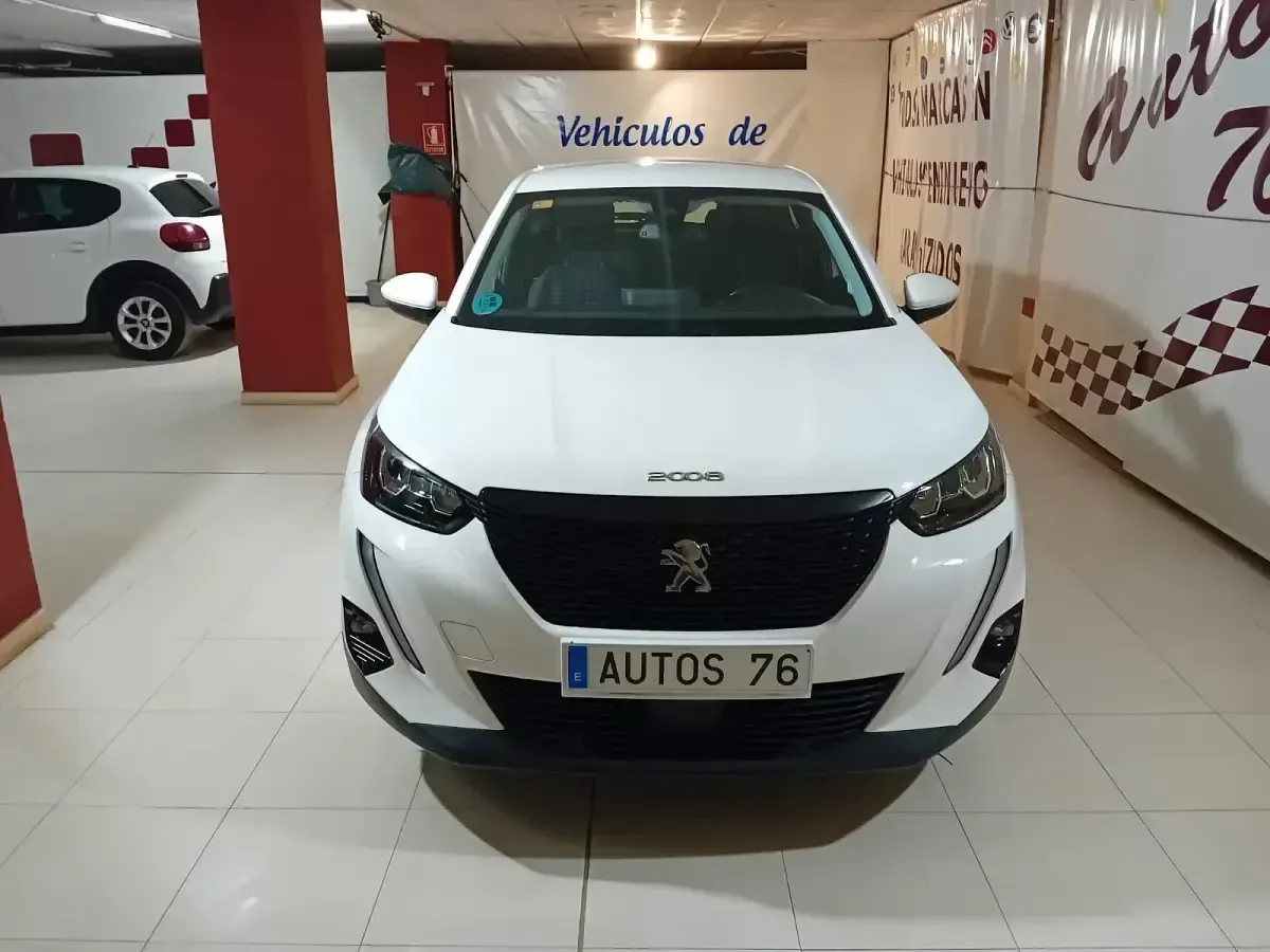 Usado Peugeot 2008 Active 110 CV (80 kW) 2021 Blanco SUV