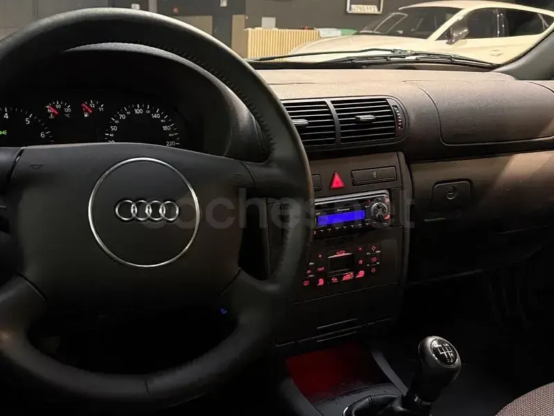 Usado Audi A3 Attraction 102 CV (75 kW) 2002 Blanco Utilitario