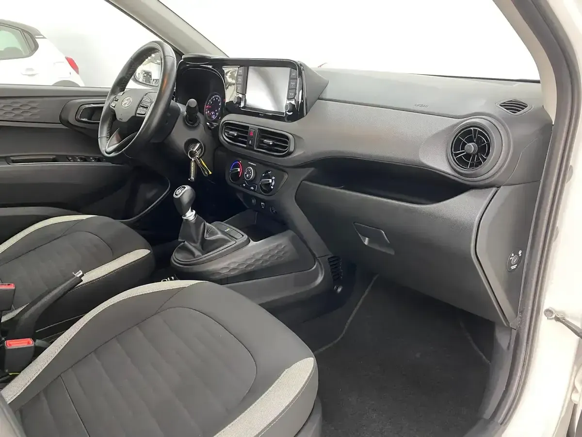 Usado Hyundai i10 67 CV (49 kW) 2022 Blanco Utilitario