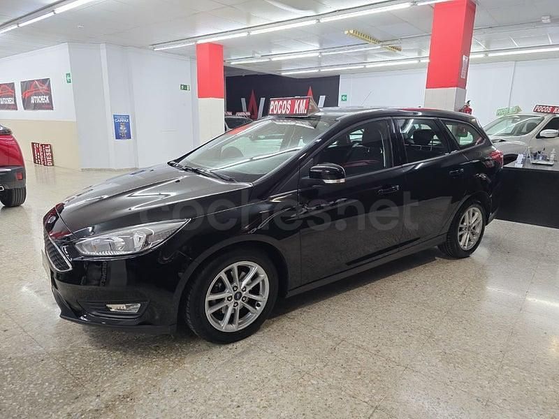 Usado Ford Focus Trend 125 CV (91 kW) 2017 Negro Familiar