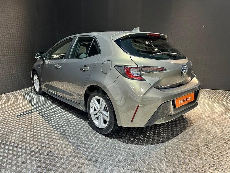 Usado Toyota Corolla Business Edition 122 CV (89 kW) 2021 Gris / plata Berlina