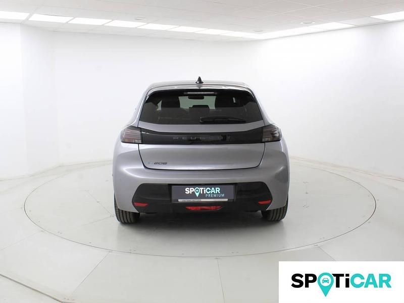 Usado Peugeot e-208 Allure 100 kW (136 CV) 2024 Gris Utilitario