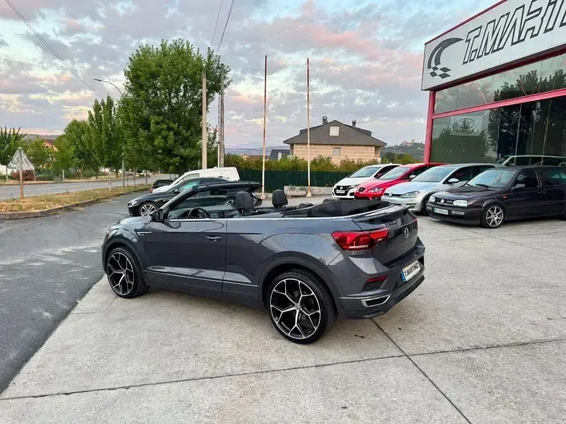 Usado VW T-Roc R-line 150 CV (110 kW) 2020 Gris / plata SUV