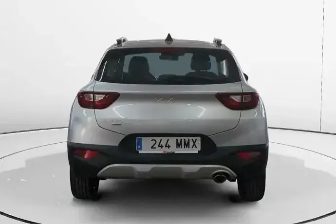 Usado Kia Stonic 101 CV (74 kW) 2024 Gris SUV