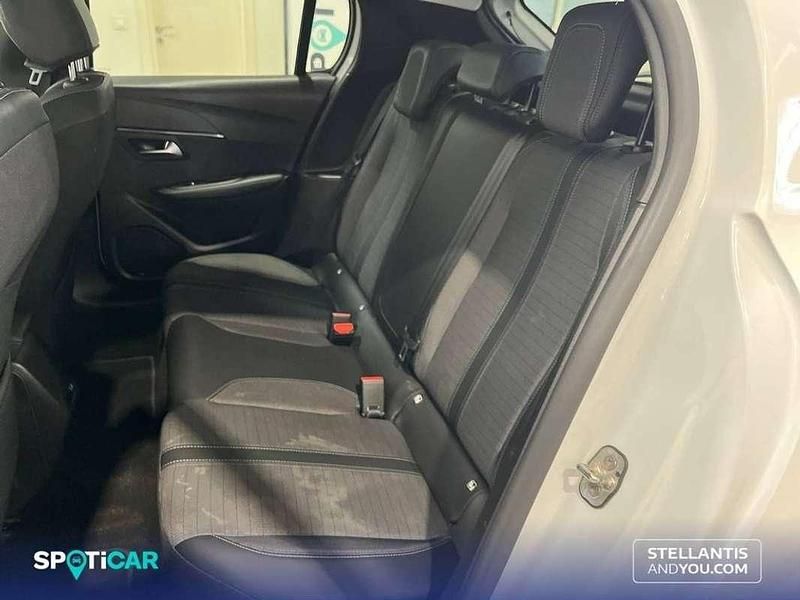 Usado Peugeot 208 Allure 102 CV (75 kW) 2022 Blanco Utilitario