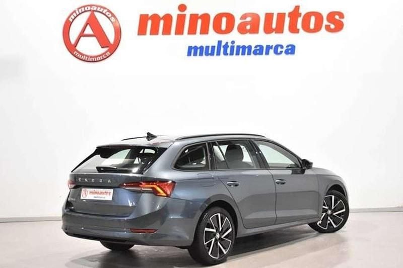 Usado Skoda Octavia Executive 207 CV (152 kW) 2021 Gris Familiar