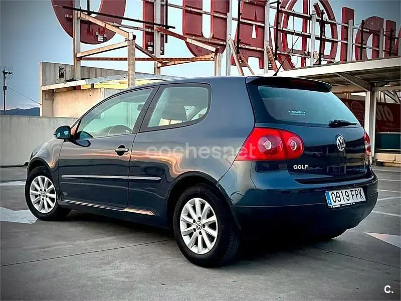 Usado VW Golf V Sportline 102 CV (75 kW) 2007 Azul Berlina