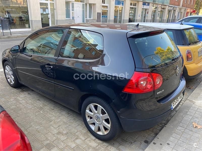 Usado VW Golf IV Highline 105 CV (77 kW) 2006 Negro Berlina
