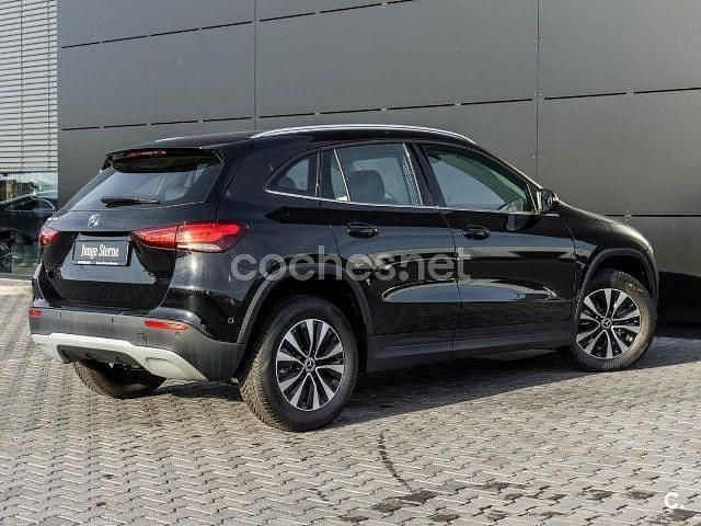 Usado Mercedes GLA180 136 CV (100 kW) 2022 Negro SUV