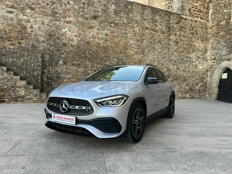 Usado Mercedes GLA200 150 CV (110 kW) 2021 Gris / plata SUV