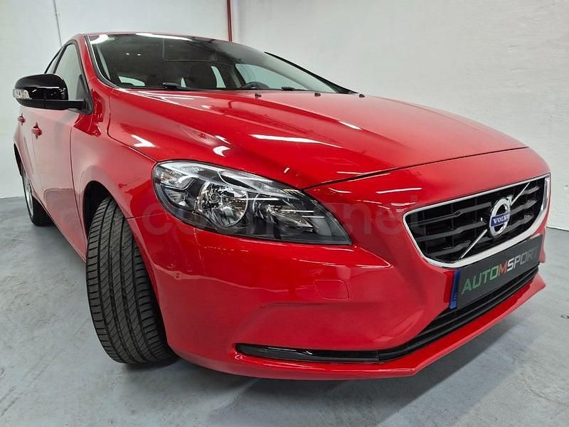 Usado Volvo V40 Momentum 120 CV (88 kW) 2016 Rojo Berlina