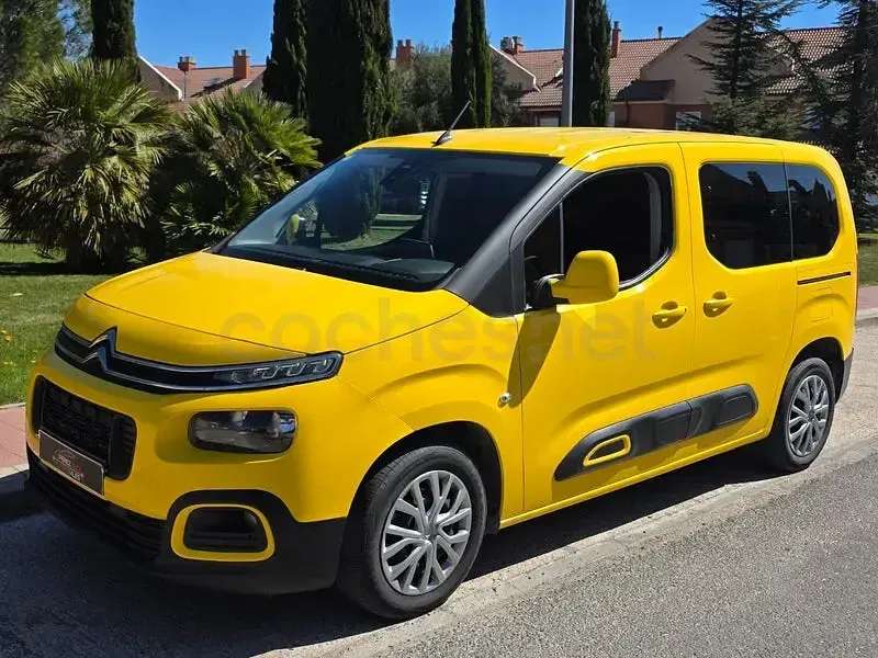 Usado Citroën Berlingo Feel 110 CV (80 kW) 2021 Amarillo Monovolumen