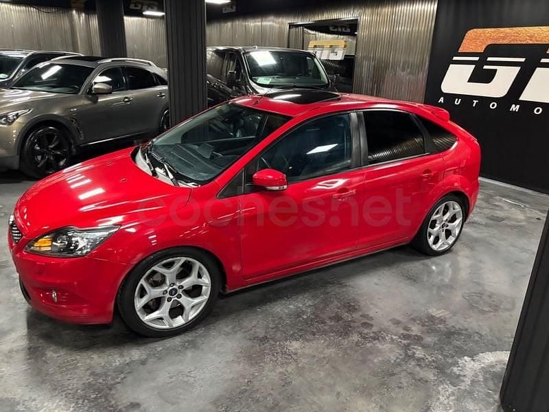 Usado Ford Focus Titanium 136 CV (100 kW) 2009 Rojo Berlina