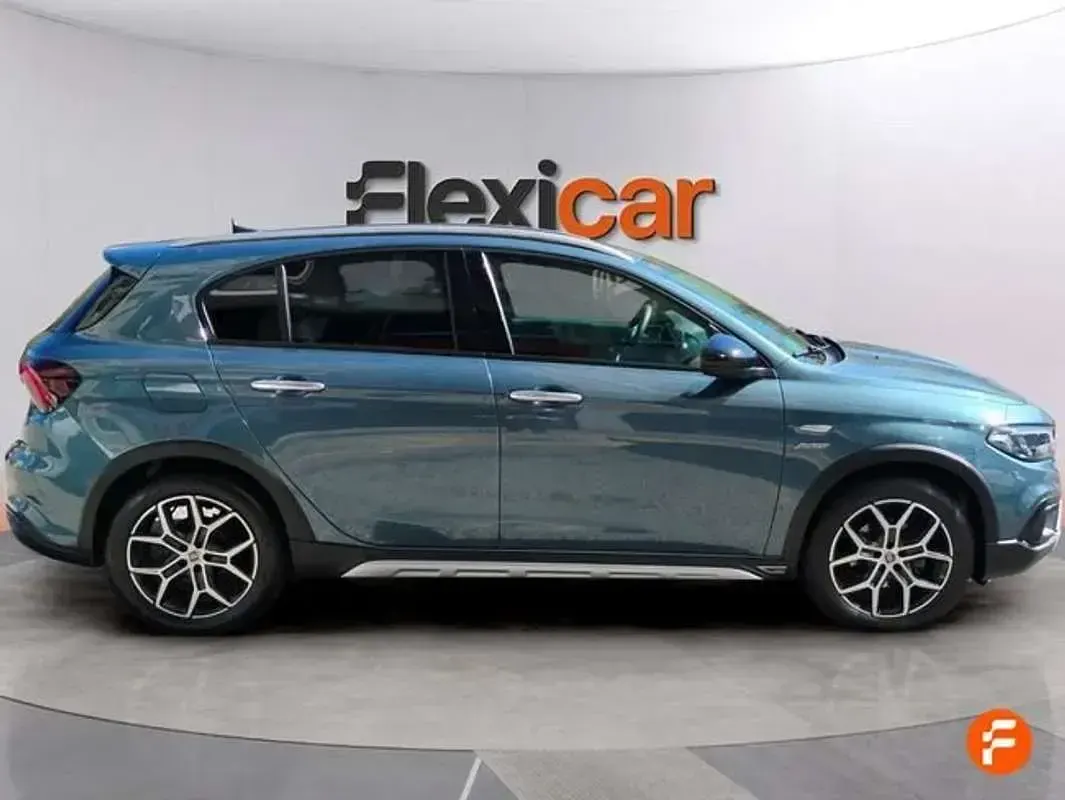 Usado Fiat Tipo Cross 99 CV (72 kW) 2021 Gris Utilitario
