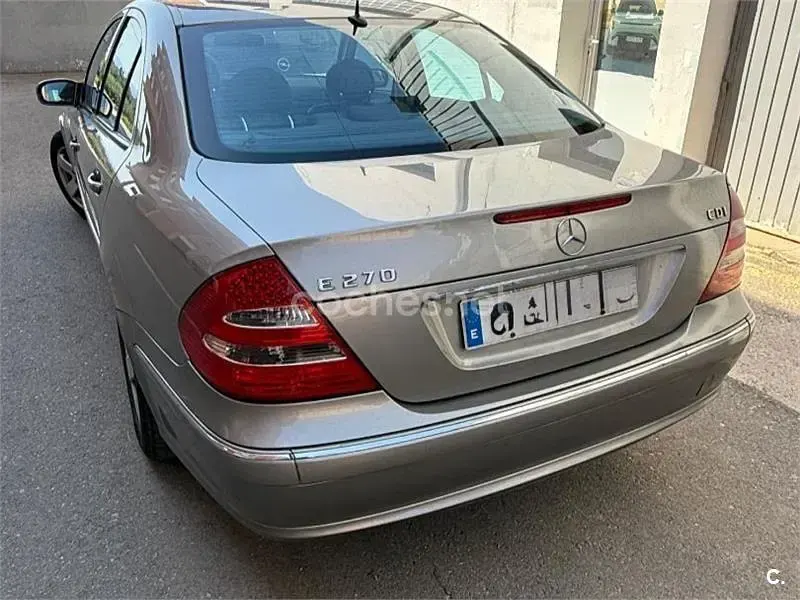 Usado Mercedes E270 Avantgarde 170 CV (125 kW) 2003 Gris / plata Familiar