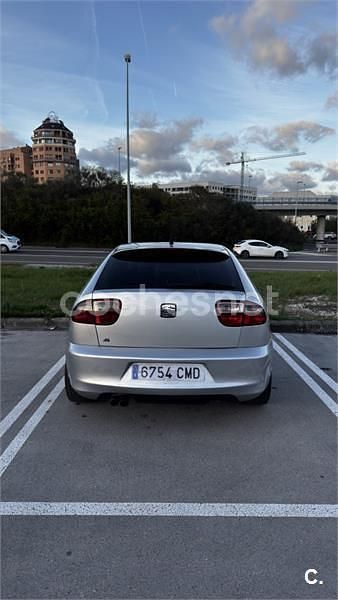Usado Seat Leon Sport 150 CV (110 kW) 2003 Gris / plata Utilitario