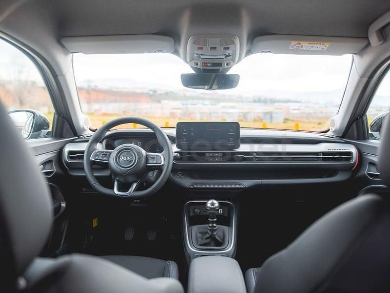 Usado Jeep Avenger Summit 100 CV (73 kW) 2025 Gris / plata SUV