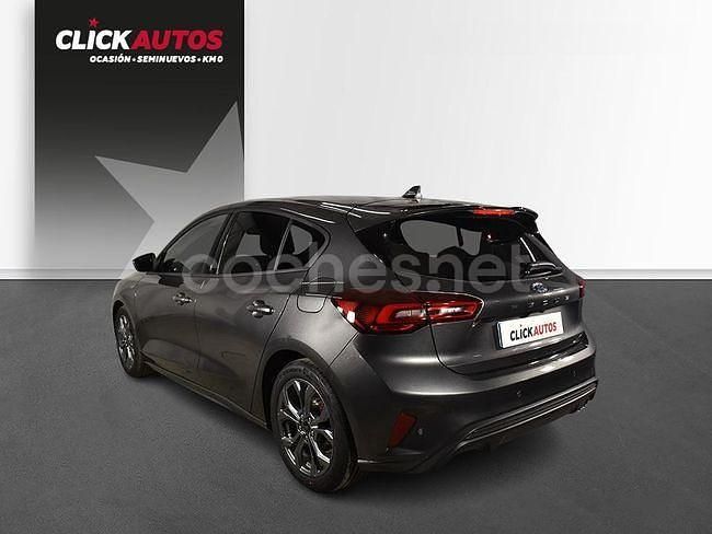 Usado Ford Focus ST-Line 125 CV (91 kW) 2024 Gris / plata Berlina