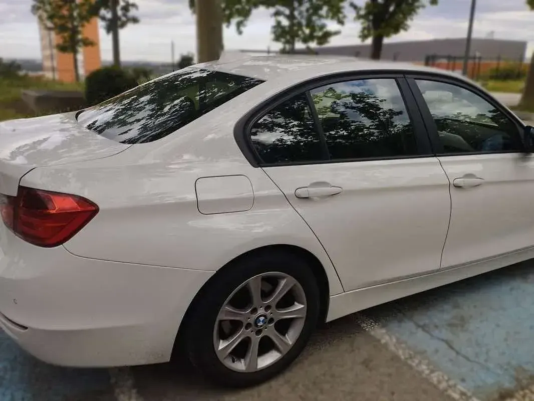 Usado BMW 318 150 CV (110 kW) 2013 Blanco Berlina