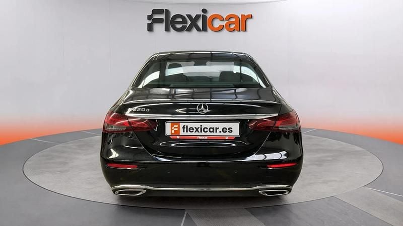 Usado Mercedes E220 194 CV (142 kW) 2021 Negro Berlina