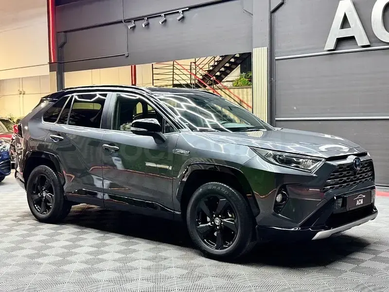 Usado Toyota RAV4 Hybrid Edition 222 CV (163 kW) 2021 Gris / plata SUV
