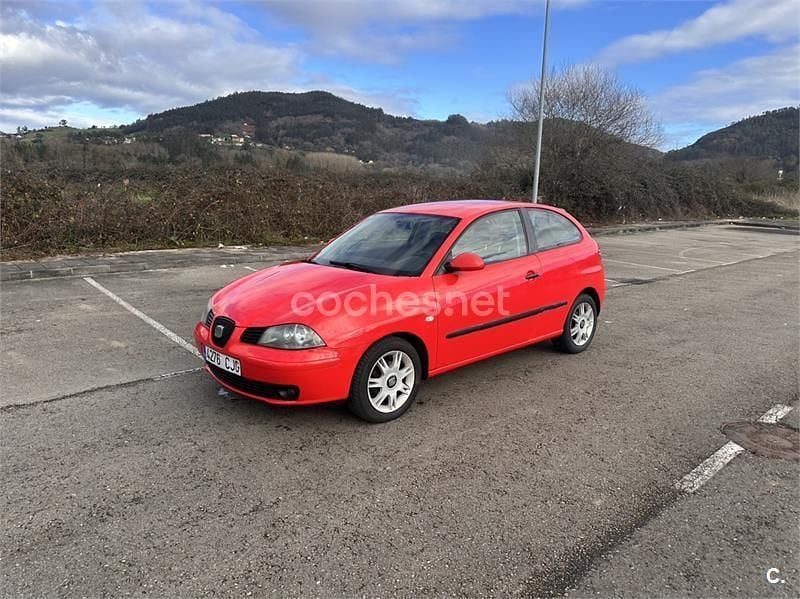 Usado Seat Ibiza 100 CV (73 kW) 2003 Rojo Utilitario