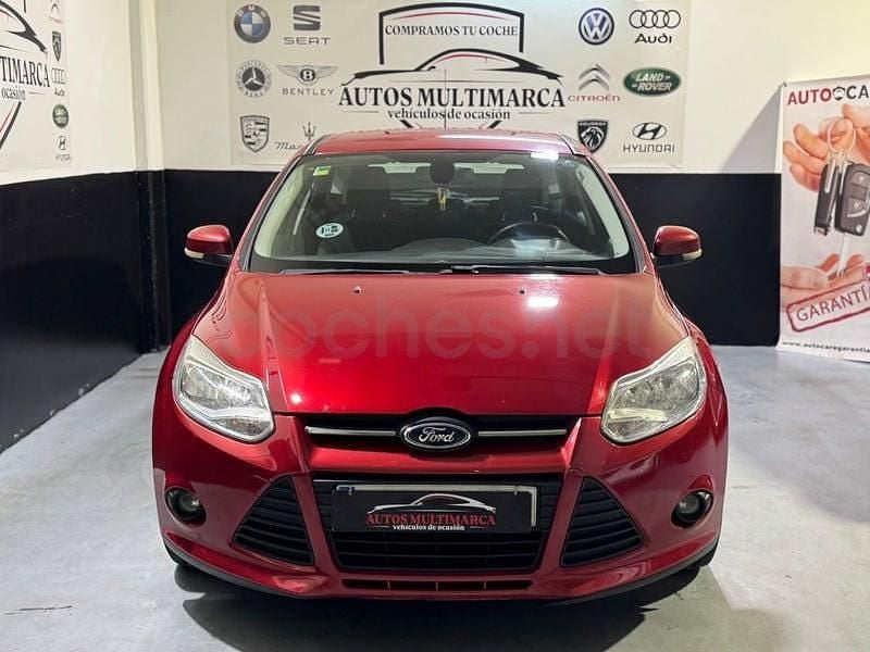 Usado Ford Focus Trend 115 CV (84 kW) 2013 Granate Berlina