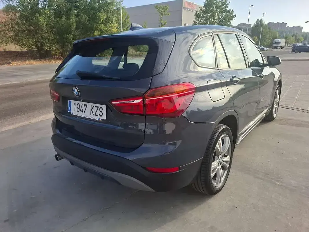 Usado BMW X1 Sport Line 150 CV (110 kW) 2016 Gris / plata SUV