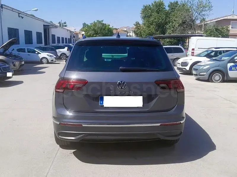 Usado VW Tiguan Life 150 CV (110 kW) 2021 Gris / plata SUV