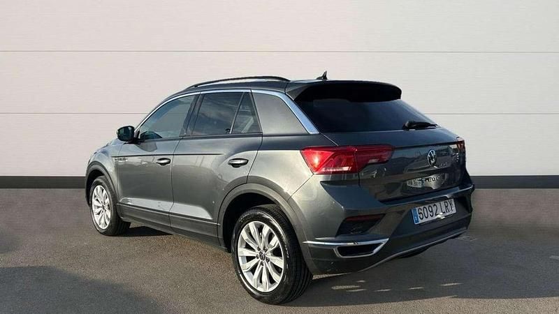 Usado VW T-Roc Advance 150 CV (110 kW) 2021 Gris SUV