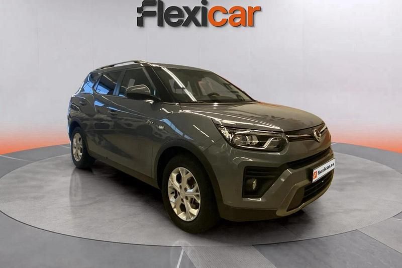 Gris Usado 2023 Ssangyong (KGM) Tivoli SUV | 13.490 € (Buen precio) - Imagen 1/4