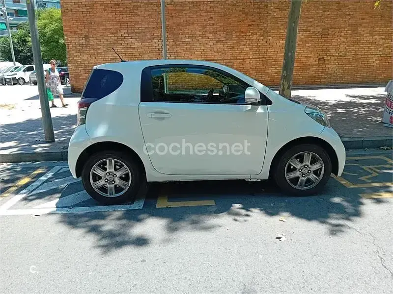 Usado Toyota iQ 68 CV (50 kW) 2009 Blanco Utilitario