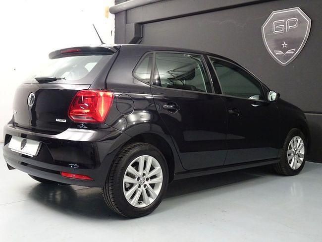 Usado VW Polo Advance 90 CV (66 kW) 2017 Negro Berlina