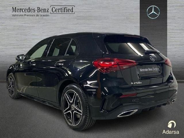 Usado Mercedes A250 AMG line 218 CV (160 kW) 2025 Negro cosmos Berlina