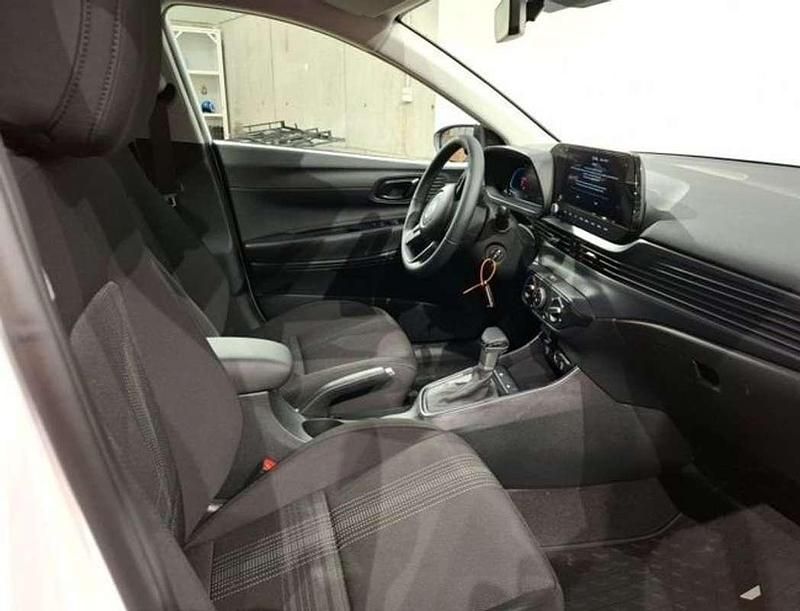 Usado Hyundai i20 101 CV (74 kW) 2025 Blanco Utilitario