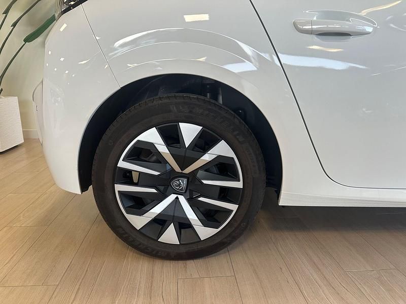 Usado Peugeot 208 Style 102 CV (75 kW) 2024 Blanco Utilitario