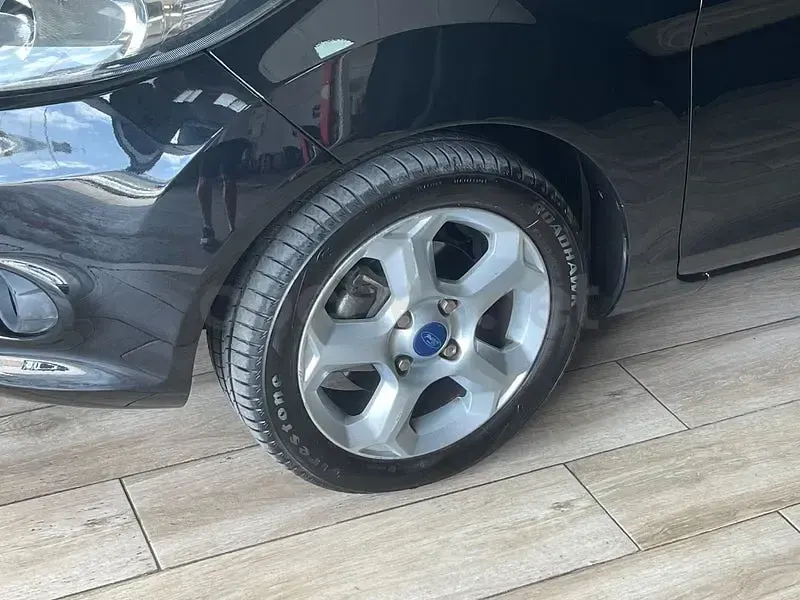 Usado Ford Fiesta Titanium 70 CV (51 kW) 2011 Negro Berlina