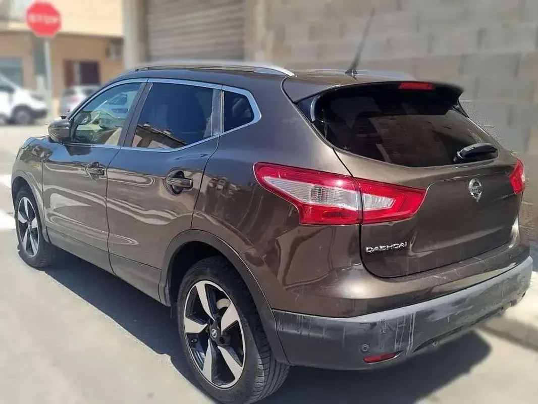 Usado Nissan Qashqai N-Connecta 116 CV (85 kW) 2015 Marrón SUV