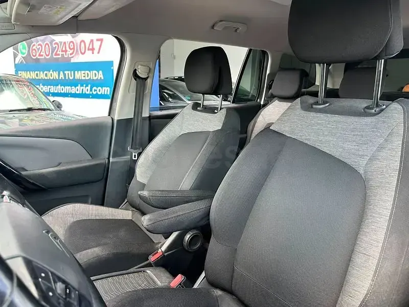 Usado Citroën Grand C4 Picasso Live 120 CV (88 kW) 2017 Gris / plata Monovolumen