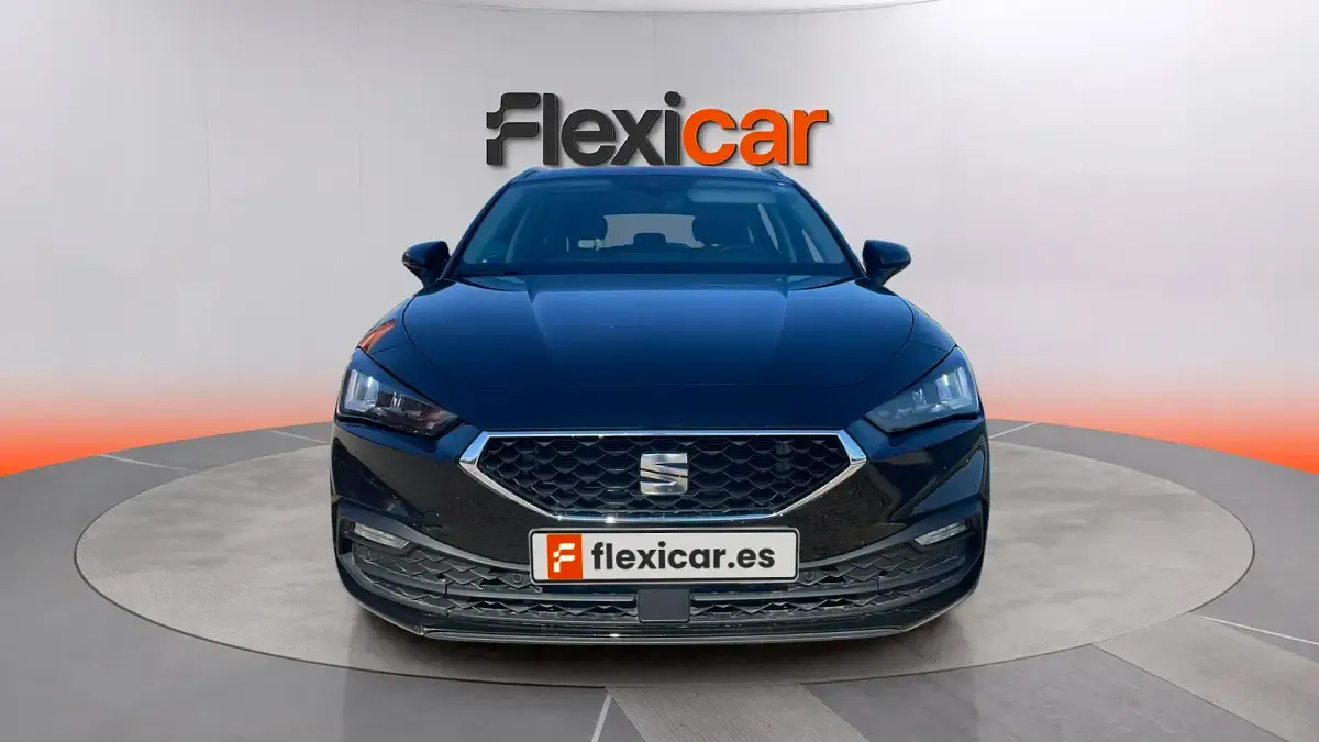 Usado Seat Leon Style 116 CV (85 kW) 2025 Negro Familiar