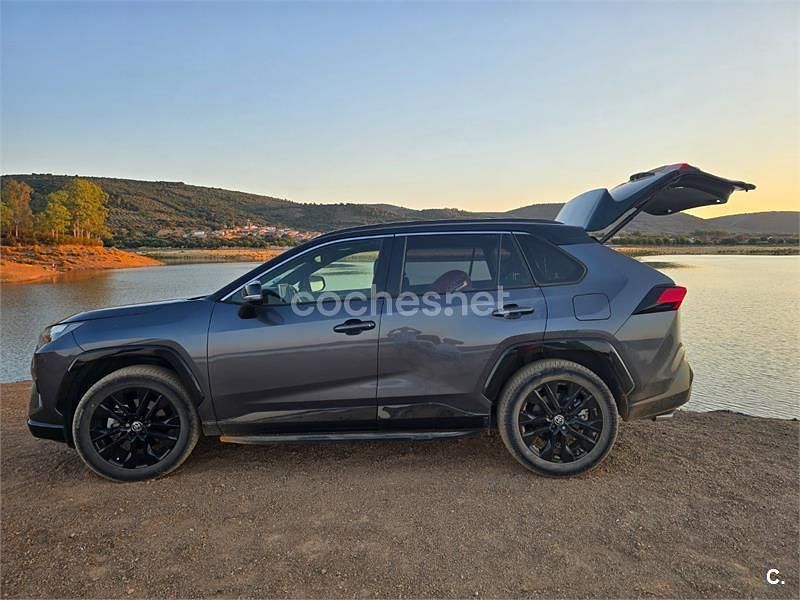 Usado Toyota RAV4 Hybrid Style 218 CV (160 kW) 2022 Gris / plata SUV
