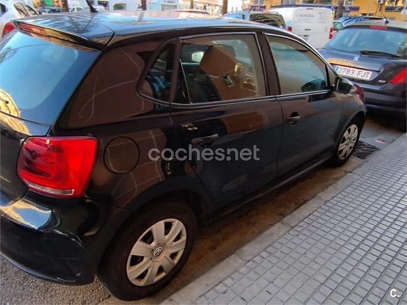 Usado VW Polo Advance 60 CV (44 kW) 2012 Negro Berlina
