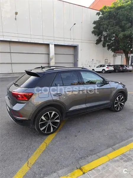 Usado VW T-Roc 150 CV (110 kW) 2025 Gris / plata SUV