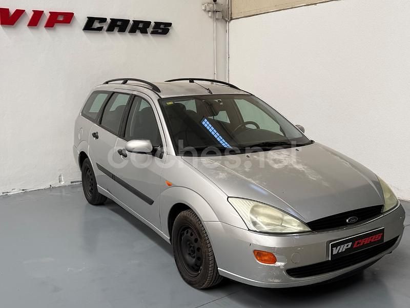 Gris / plata Usado 2000 Ford Focus Ghia Familiar | 1999 € (Precio justo) - Imagen 1/4