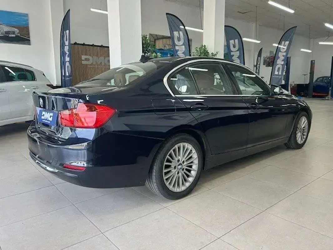 Usado BMW 318 143 CV (105 kW) 2014 Azul Berlina