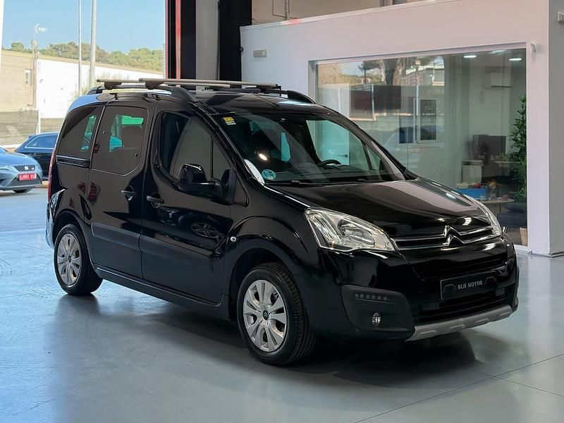 Usado Citroën Berlingo XTR 120 CV (88 kW) 2015 Negro Monovolumen