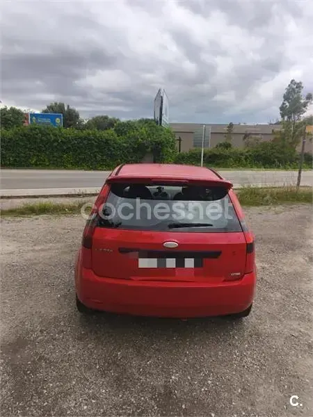 Usado Ford Fiesta Sport 90 CV (66 kW) 2005 Rojo Utilitario